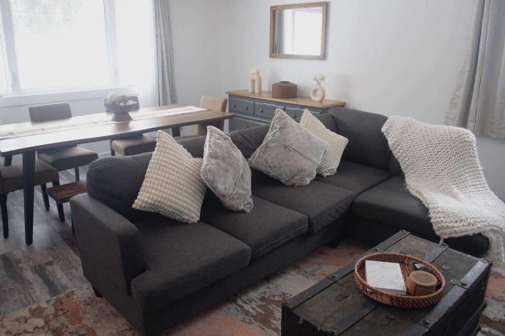 Private Cottage With Huge Private Dog Park! Barrys Bay 外观 照片
